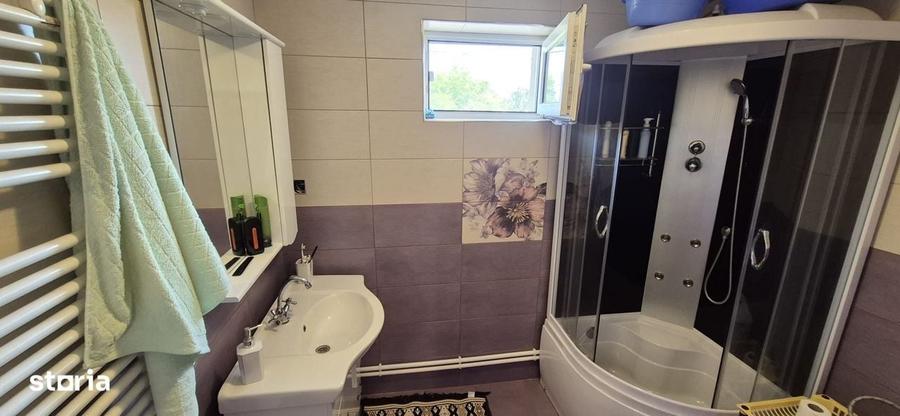 Casă cu 3 camere în Gârdani