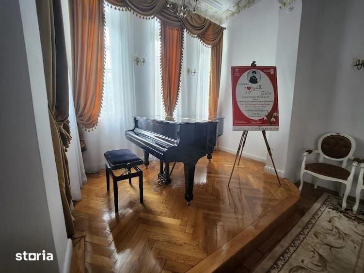 Casă cu 7 camere cu Teren 707 Mp în Nord