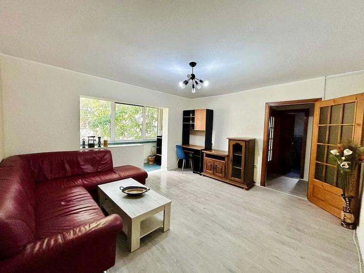 Apartament cu 3 camere semidecomandat în Complex Studențesc