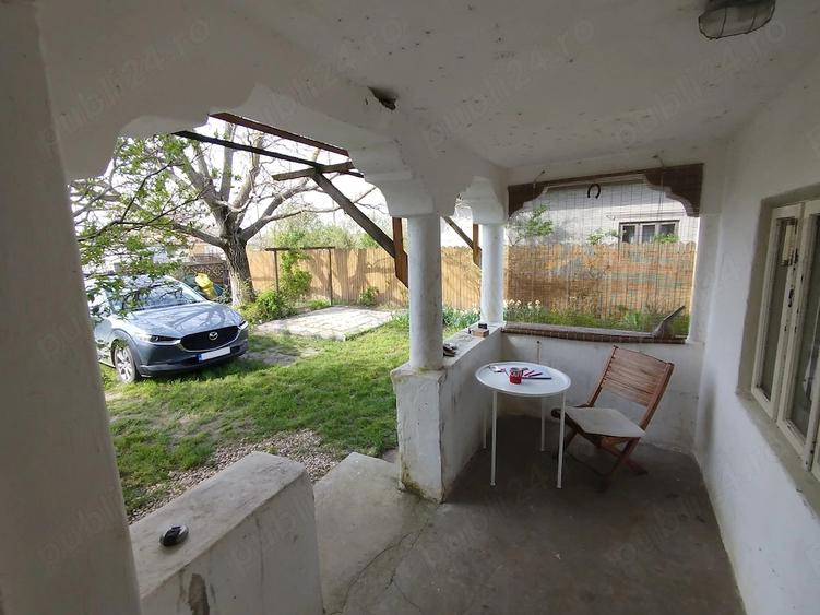 Casă cu 5 camere cu Teren 1450 Mp în Goleasca