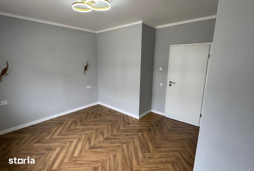 Apartament cu 3 camere decomandat în Cristian