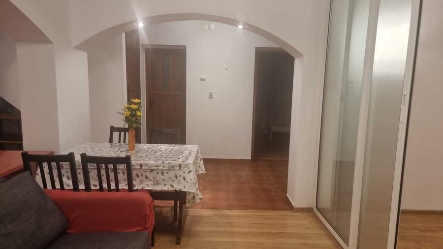 Casă cu 3 camere cu Teren 320 Mp în Roșu