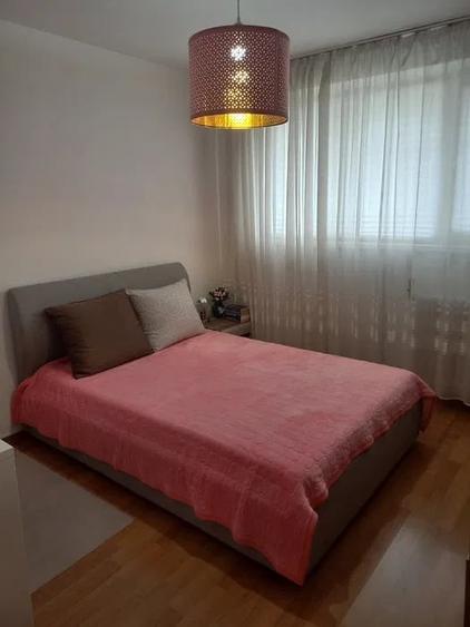Apartament cu 3 camere decomandat, mobilat în Drumul Taberei