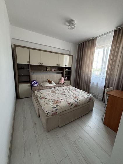 Apartament cu 3 camere decomandat în Micro 6