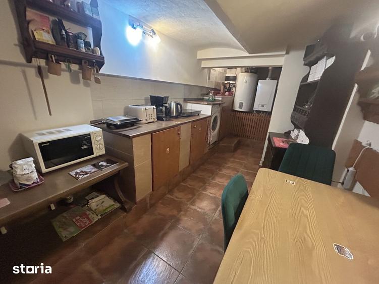 Casă cu 4 camere cu Teren 200 Mp în Central