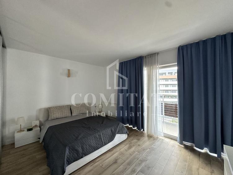 Apartament cu 5 camere semidecomandat, mobilat în Bună Ziua