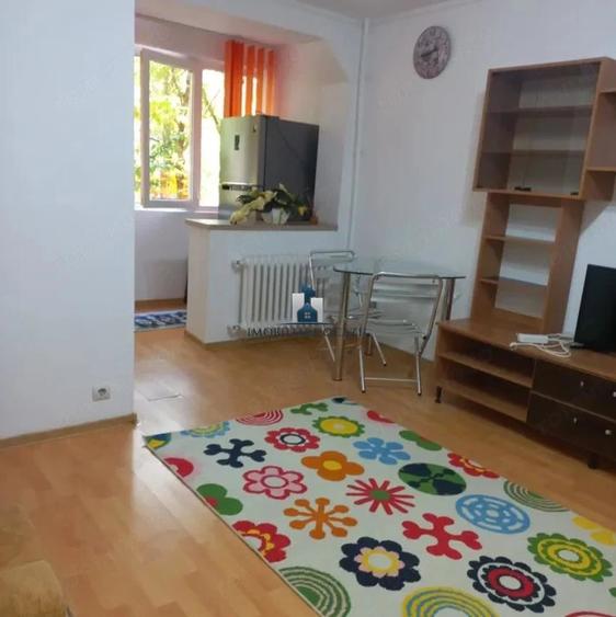 Garsonieră semidecomandată în Apărătorii Patriei
