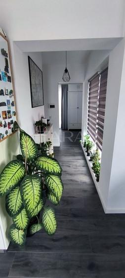 Penthouse cu 3 camere semidecomandat, mobilat în Florești