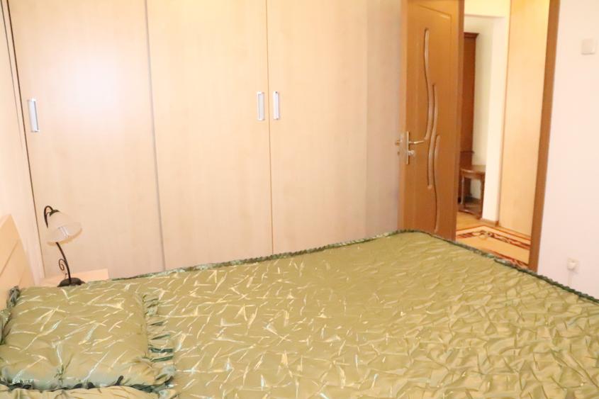 Apartament cu 2 camere semidecomandat în Centrul Bancar