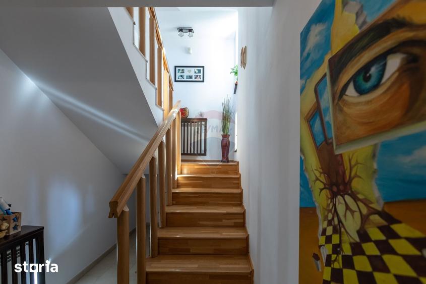 Casă cu 7 camere cu Teren 1617 Mp în Central