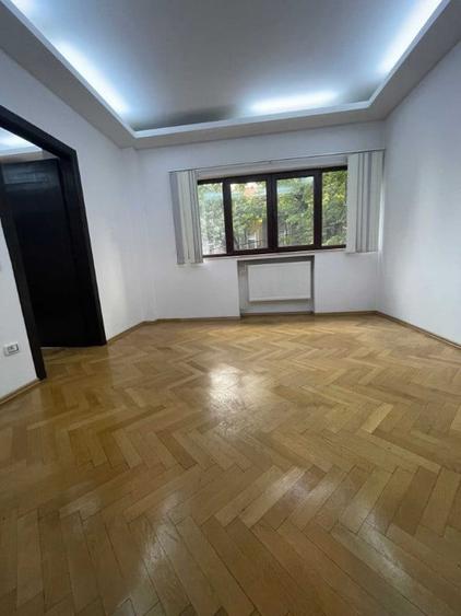 Apartament cu 4 camere decomandat în Armeneasca