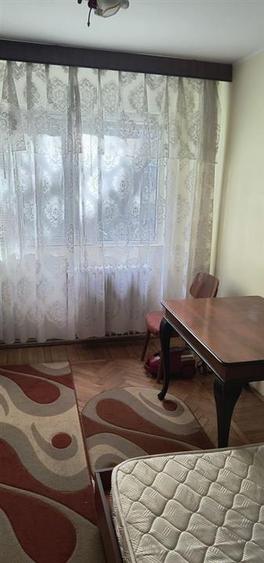 Apartament cu 3 camere semidecomandat în Tătărași
