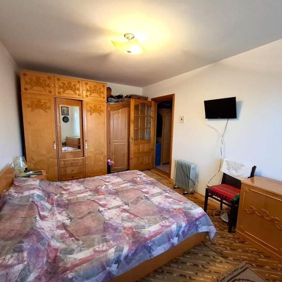 Apartament cu 3 camere decomandat în Sud