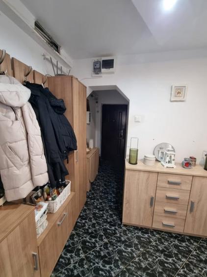 Apartament cu 3 camere decomandat, mobilat în Micro 15