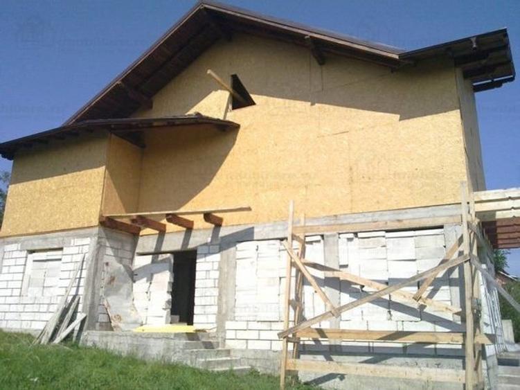 Casă cu 10 camere cu Canalizare în Vest