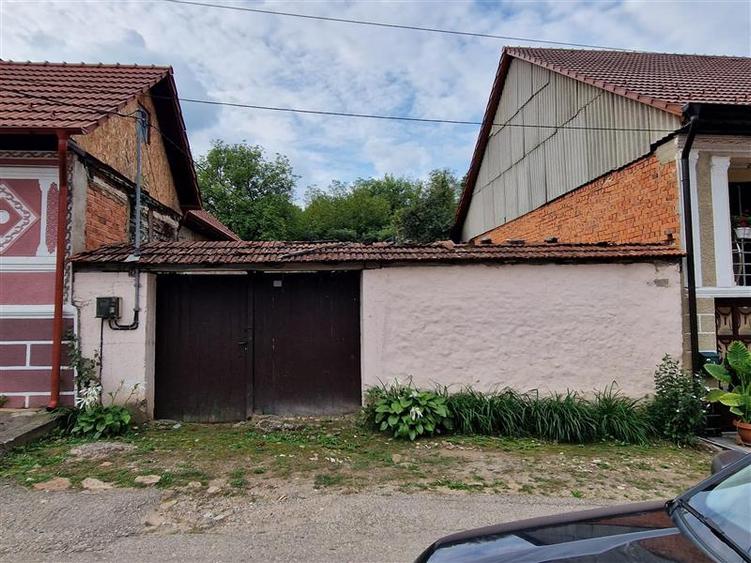 Casă cu 2 camere cu Teren 576 Mp în Clocotici