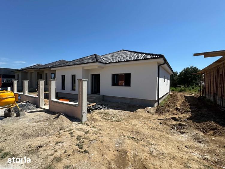 Casă cu 3 camere cu Teren 490 Mp în Bercu Roșu
