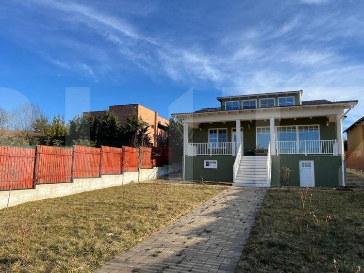 Casă individuală cu 8 camere cu Teren 868 Mp în Sălicea