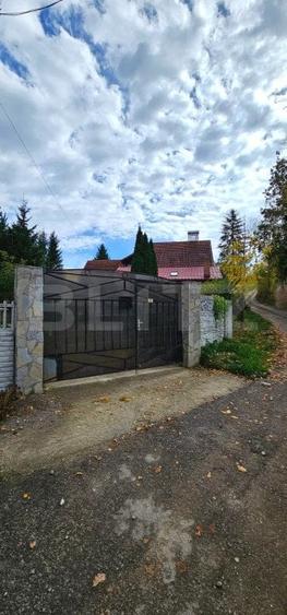 Casă individuală cu 6 camere cu Teren 3000 Mp în Barcani