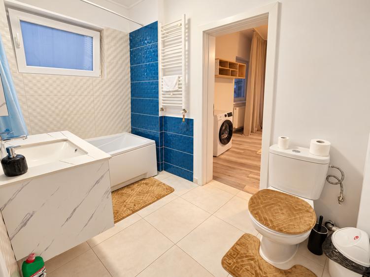 Apartament cu 4 camere semidecomandat în Universitate