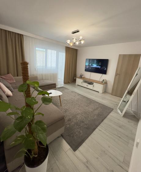 Apartament cu 3 camere decomandat, mobilat în Central