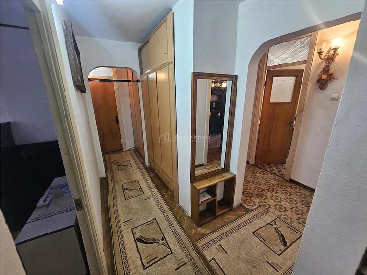 Apartament cu 4 camere decomandat în Micro IV