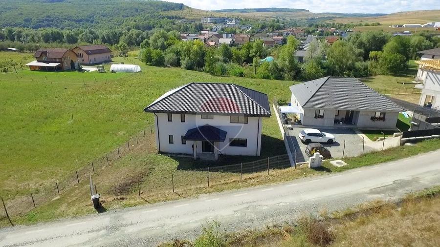 Casă individuală cu 4 camere cu Teren 600 Mp în Baciu
