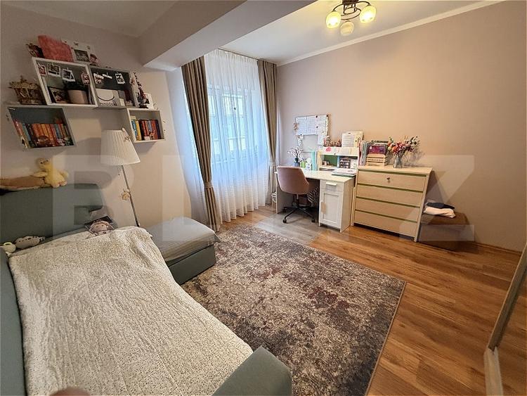 Apartament cu 3 camere decomandat, mobilat în Florești