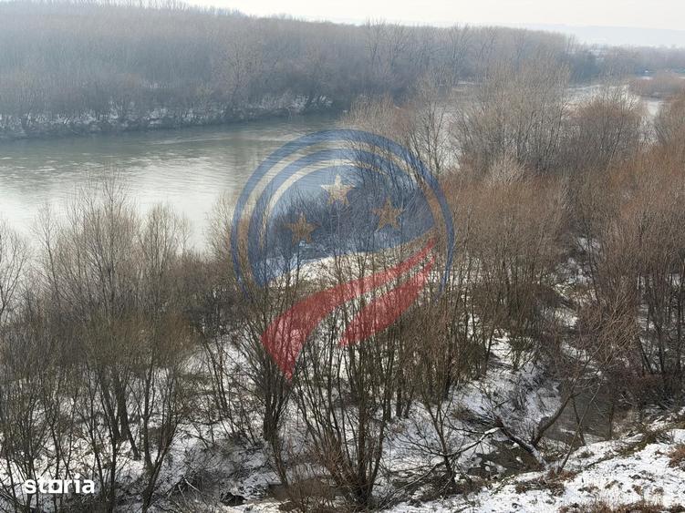Teren de 2500 mp, în Dobrun
