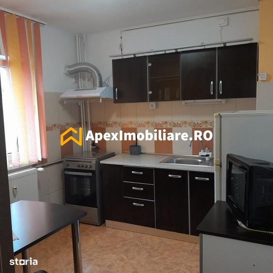 Garsonieră decomandată în Tei