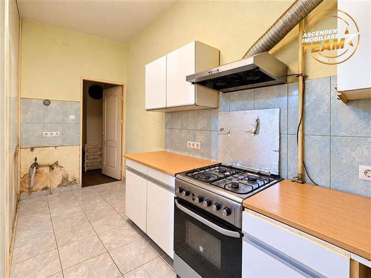 Apartament cu 4 camere decomandat în Central