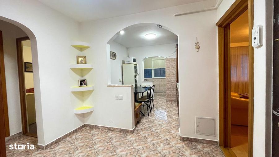 Apartament cu 2 camere decomandat în Nicolina