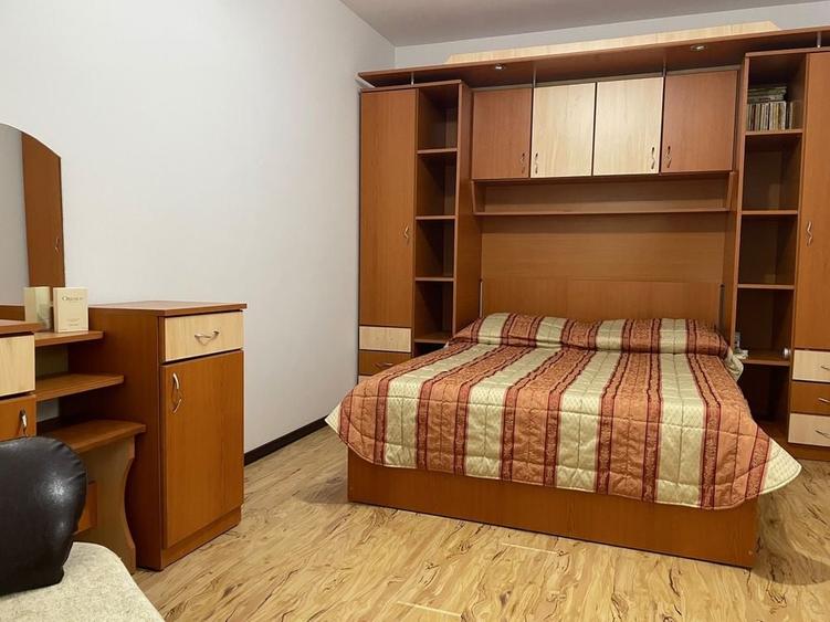 Apartament cu 3 camere nedecomandat, mobilat în Central