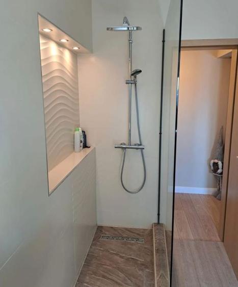 Apartament cu 4 camere semidecomandat în Calea Victoriei