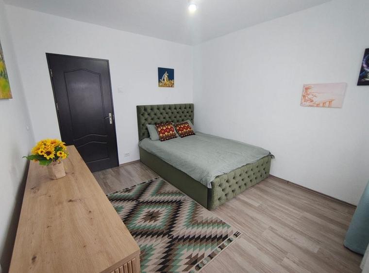 Apartament cu 4 camere decomandat, mobilat în Vasile Aaron