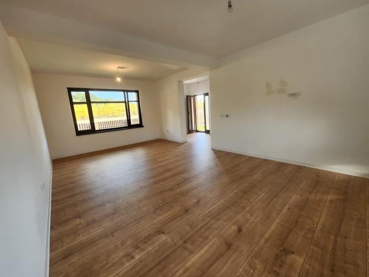 Duplex cu 4 camere cu Canalizare în Miroslava