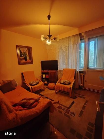Apartament cu 4 camere decomandat în Central