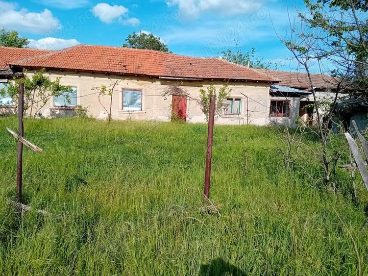Casă cu 5 camere cu Teren 1400 Mp în Poroschia