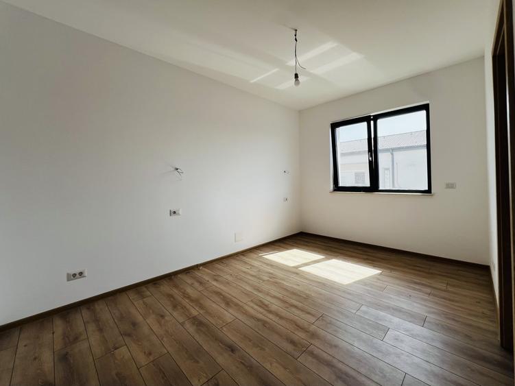 Duplex cu 6 camere cu Canalizare în Dumbrăvița