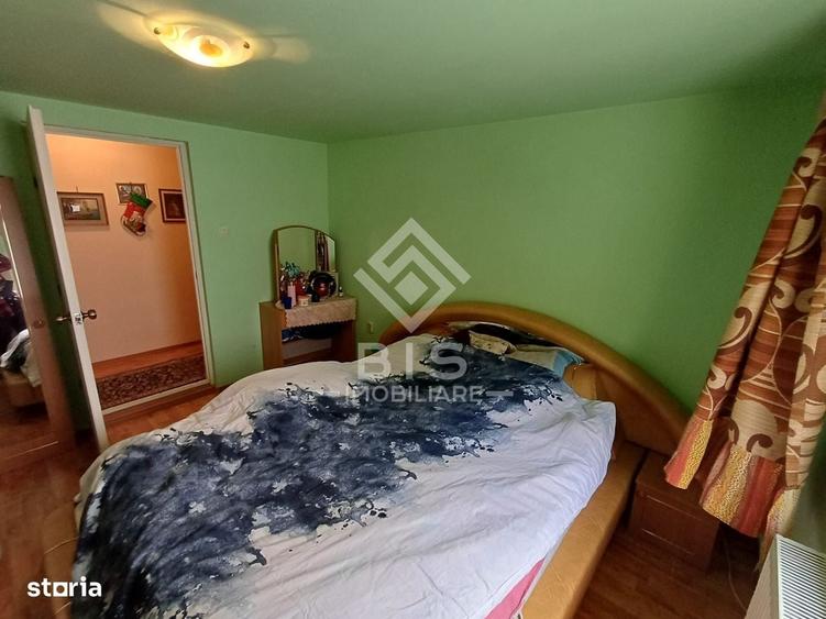 Casă cu 4 camere decomandat cu Teren 300 Mp în Independenței