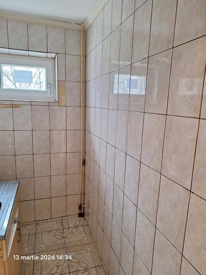 Apartament cu 3 camere semidecomandat în Sud