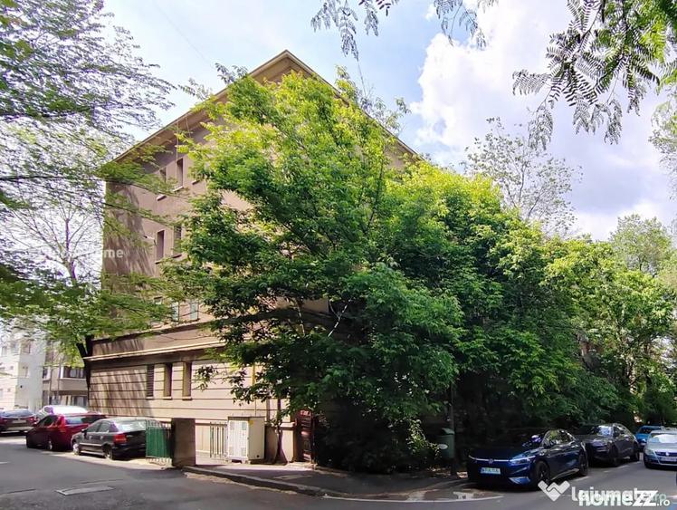 Apartament cu 3 camere decomandat în Capitale