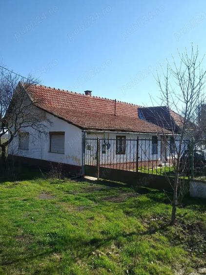 Casă cu 3 camere cu Teren 1960 Mp în Central
