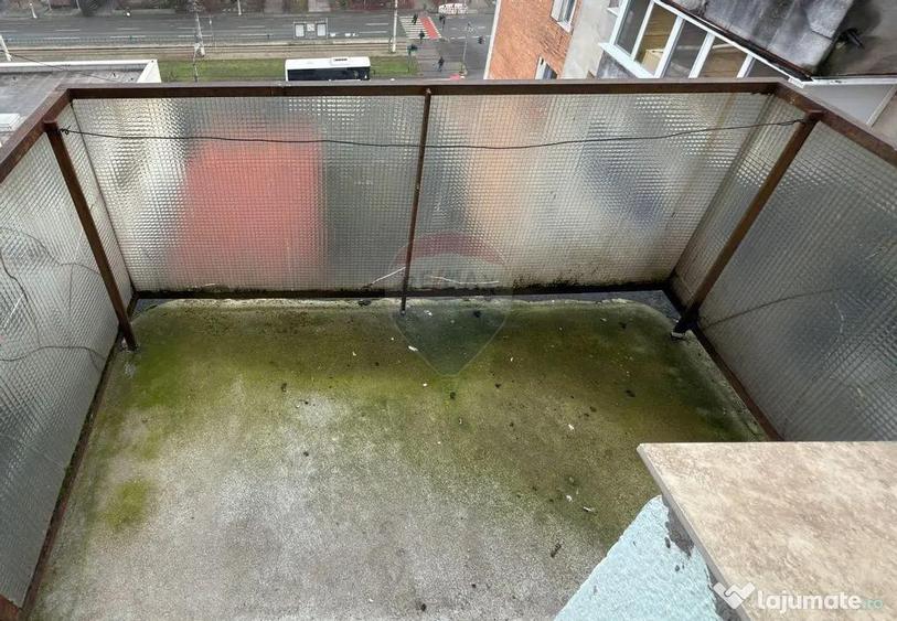 Apartament cu 2 camere semidecomandat, mobilat în Aurel Vlaicu