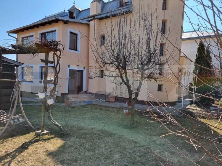 Casă individuală cu 11 camere cu Garaj în Nord