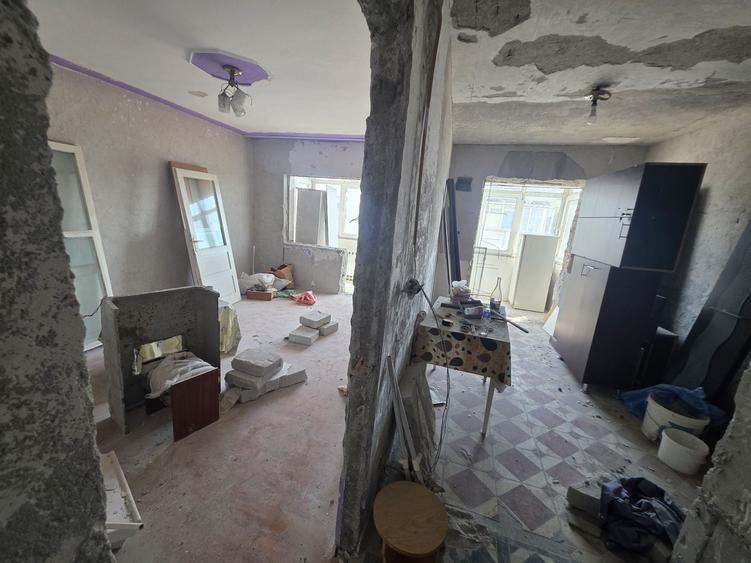 Apartament cu 3 camere decomandat în Central