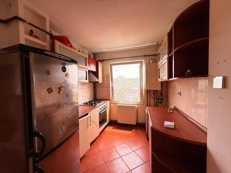 Apartament cu 3 camere decomandat în Spitalul Județean