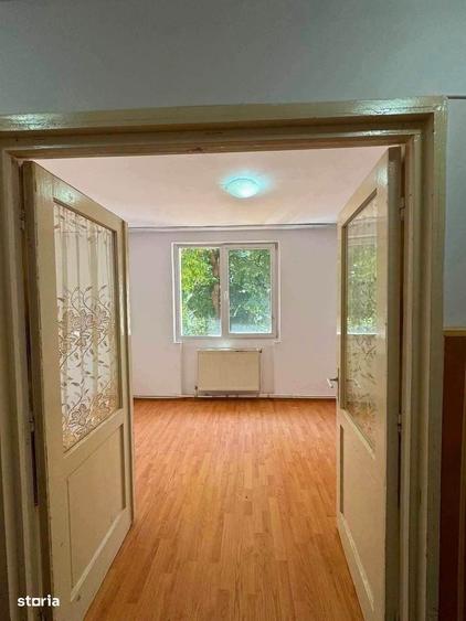 De vanzare apartament 3 camere, decomandat, etajul 2. Pret 48000e - 6
