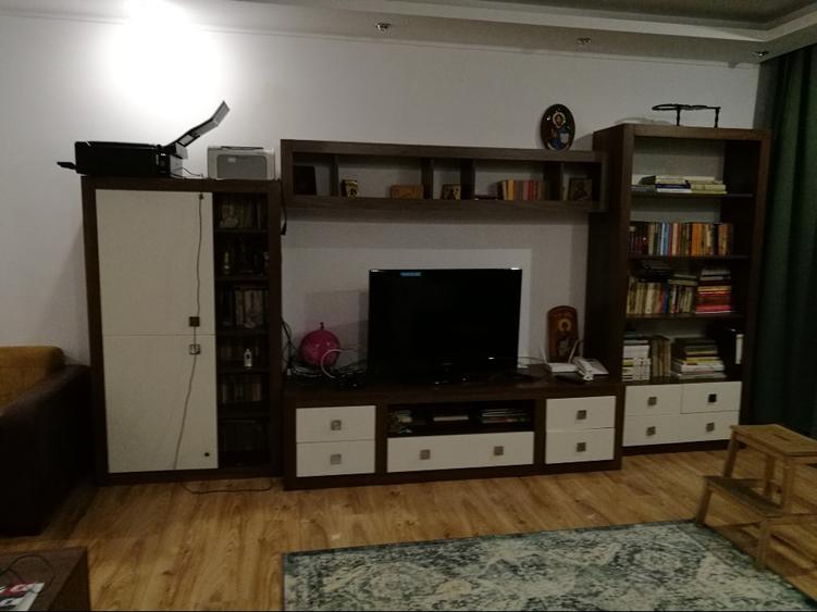 Casă individuală cu 5 camere cu Teren 2153 Mp în Central