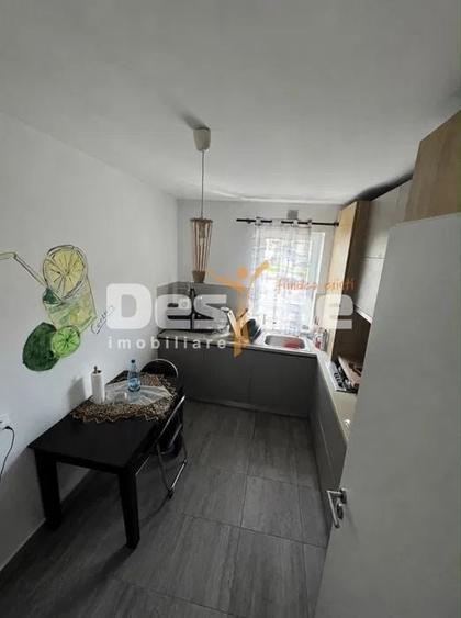 Apartament cu 2 camere decomandat în Tractorul